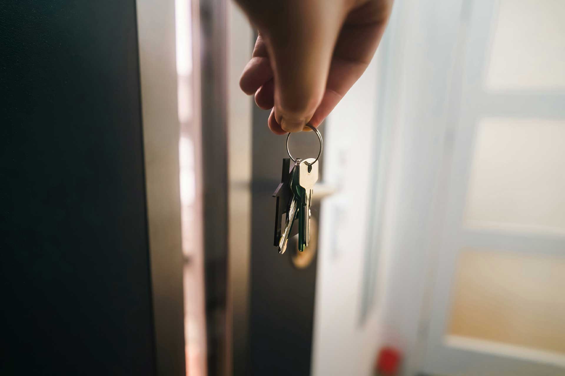 new homeowner in los angeles carrying house keys